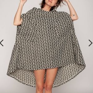 Seea Changing Cape Lay